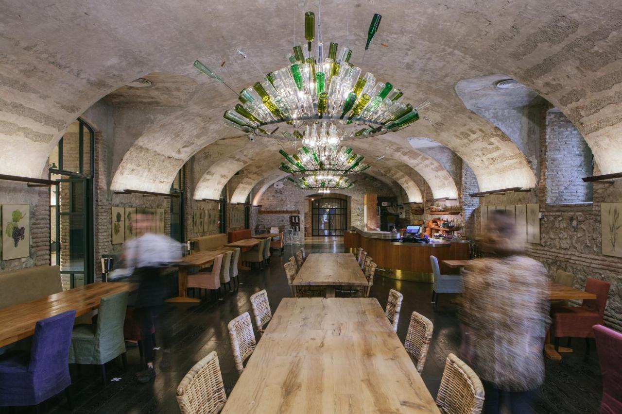 Tsinandali Estate, A Radisson Collection Hotel Exterior foto Restaurant in the wine cellar